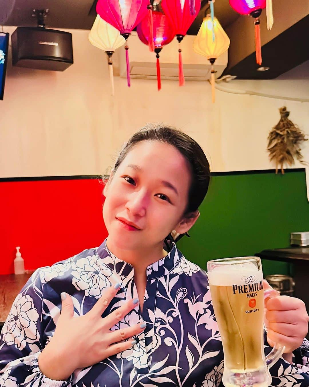 世手子のインスタグラム：「PR Sapporo nights are fun🍻 the lantern shines(=´∀｀) I ate gyoza🥟 北海道旅行は毎回なんだけどわりと弾丸w 札幌→小樽→札幌 みたいな感じでした( ◠‿◠ ) 札幌で飲んだよ(*´ー｀*) @rantan_izakaya_pub  #北24条 #北24条グルメ #北24条居酒屋 #札幌市グルメ #札幌ディナー オリジナル餃子も美味しかった(^O^) お通しはおでん🍢 ランタン餃子と エビ餃子 時期的に、#雪虫多すぎ な時でびっくりしたけどw ビール美味しかった(*'ω'*) 気候もよくて最高でした(●´ω｀●) 気軽にのめるランタン居酒屋🏮楽しかったよ(^_^)a さ、今日もフル稼働で母さん頑張ります🫡」