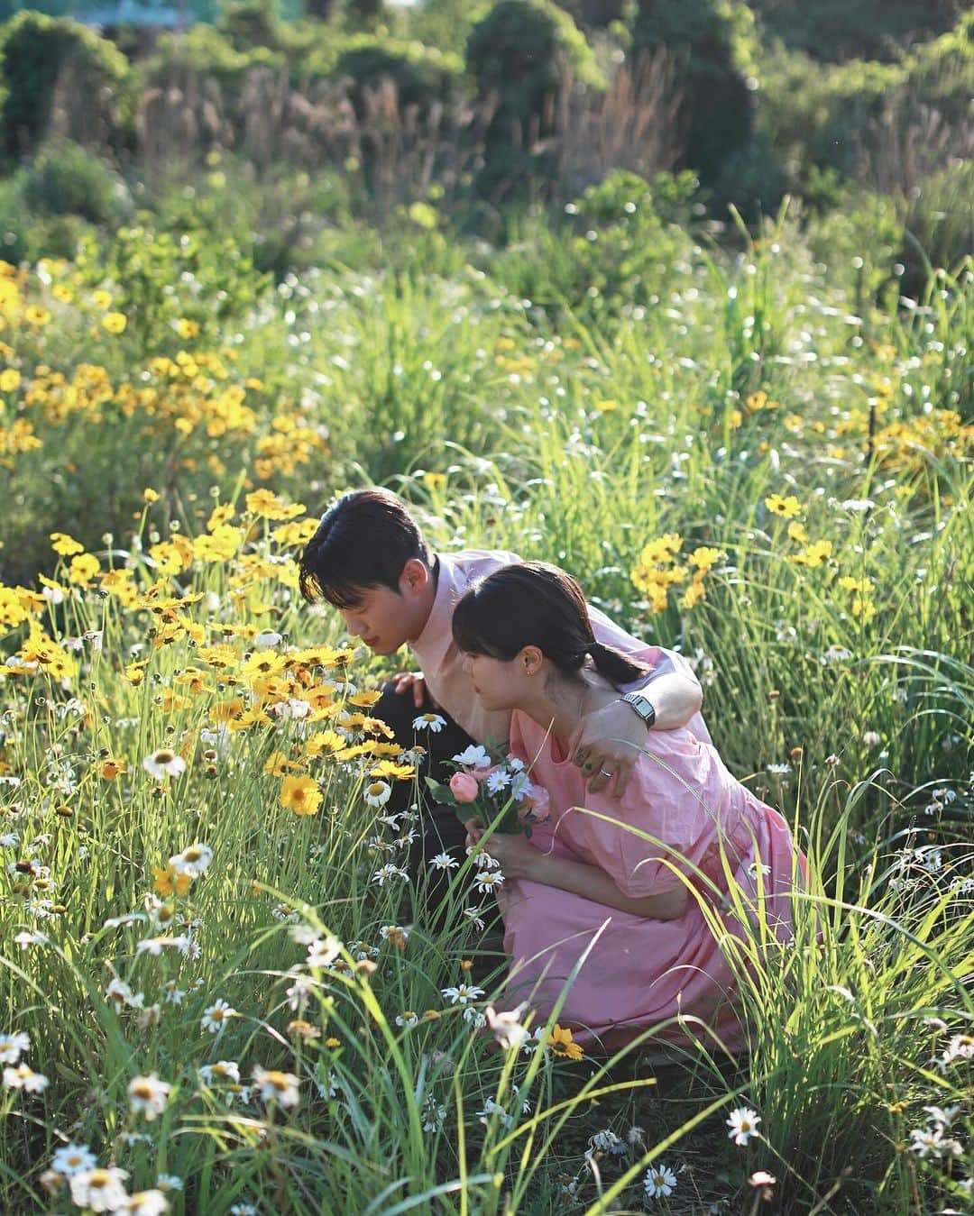 イム・ジンウさんのインスタグラム写真 - (イム・ジンウInstagram)「제주에 들판과 돌담 아래에서의 우리🌷🌷🌷  #1월사진관 #제주스냅 #제주도스냅 #제주웨딩스냅  #제주도웨딩스냅 #커플사진 #스냅사진」11月14日 13時30分 - realizeagoal