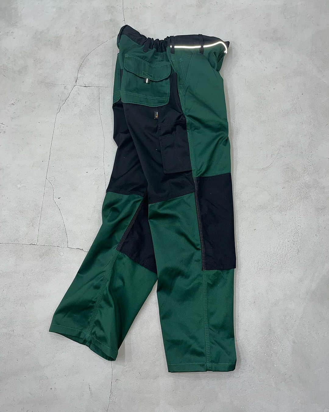 ジャムルのインスタグラム：「bi-colors CORDURA FABRIC w/reflector work pants  #jammru#workpants#ワークパンツ#cordura#cordurafabric  #大阪古着屋#心斎橋古着屋#usedmix #osaka  #fashion  #streetstyle  #streetfashion  #vtg  #vintage  #used  #usedclothing  #古着 #古着屋 #ファッション #70s #80s #90s」