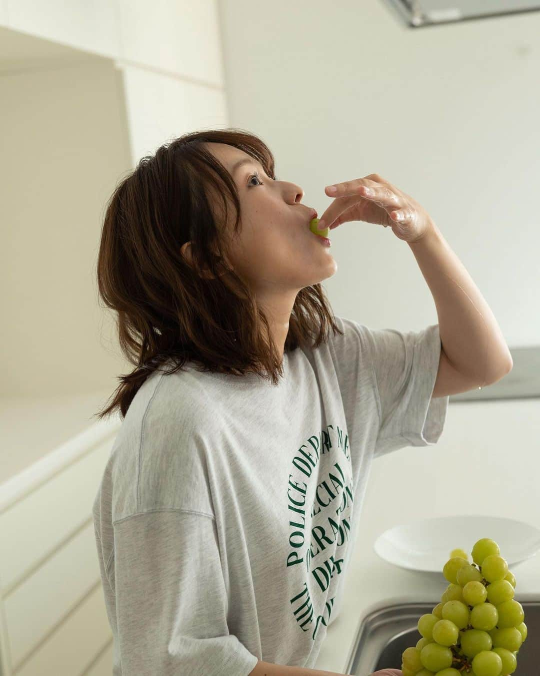 篠原梨菜さんのインスタグラム写真 - (篠原梨菜Instagram)「今日発売のFLASHで 素敵な写真を載せていただいています！ インタビューもしていただきました🙇‍♀️ 森香澄ちゃんが表紙の号です！ ぜひお手に取ってみてください！ #週刊flash」11月14日 13時37分 - shinorinatbs