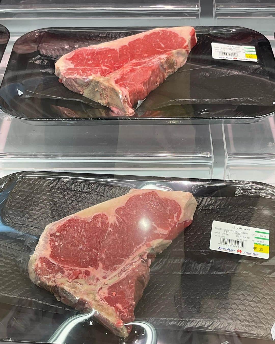 三好ジェームスさんのインスタグラム写真 - (三好ジェームスInstagram)「カタール🇶🇦の肉事情を調査！  supermarketでは日本の和牛はほとんどない。  オーストラリア産のアンガス牛や一部オーストラリア和牛も。  豚が食べれられないため、ソーセージも牛肉か鶏肉を使ったものがメイン。  #カタール #肉事情 #Qatar #ハラル #halal」11月14日 13時37分 - james.arita2946