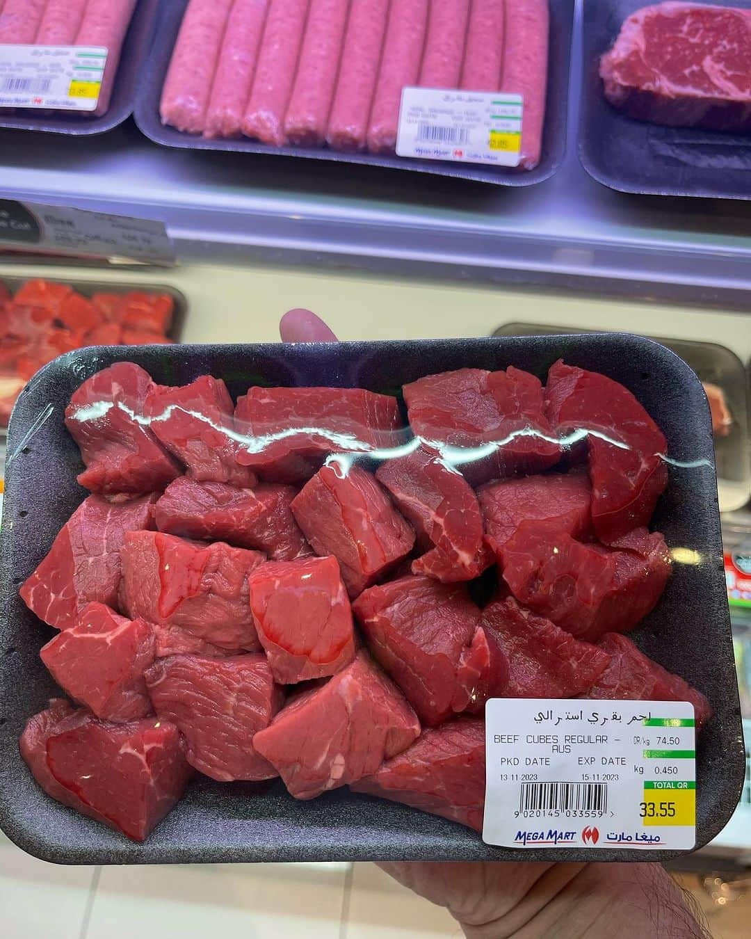 三好ジェームスさんのインスタグラム写真 - (三好ジェームスInstagram)「カタール🇶🇦の肉事情を調査！  supermarketでは日本の和牛はほとんどない。  オーストラリア産のアンガス牛や一部オーストラリア和牛も。  豚が食べれられないため、ソーセージも牛肉か鶏肉を使ったものがメイン。  #カタール #肉事情 #Qatar #ハラル #halal」11月14日 13時37分 - james.arita2946