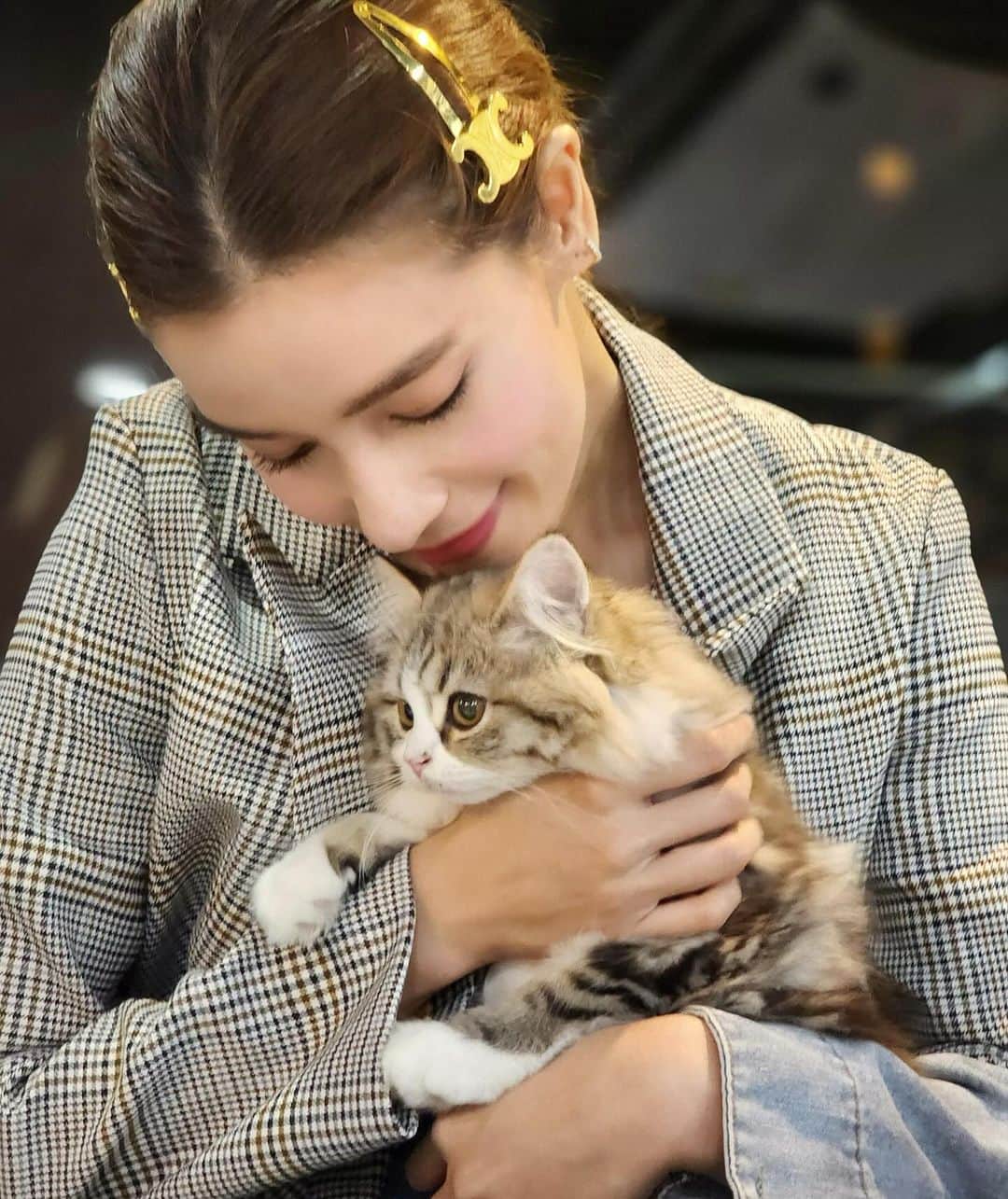 ウィウ＝ワンナロット・ソンティチャイのインスタグラム：「งื้ออออออออออ😍😍😍 #น้องชาบู #แมวเค้าเราอยากได้」