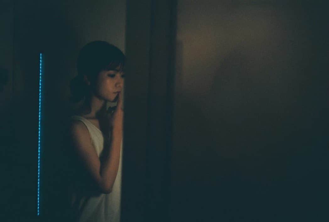 美山加恋さんのインスタグラム写真 - (美山加恋Instagram)「メイク中は体育座りしたい」11月14日 13時57分 - miyamakaren