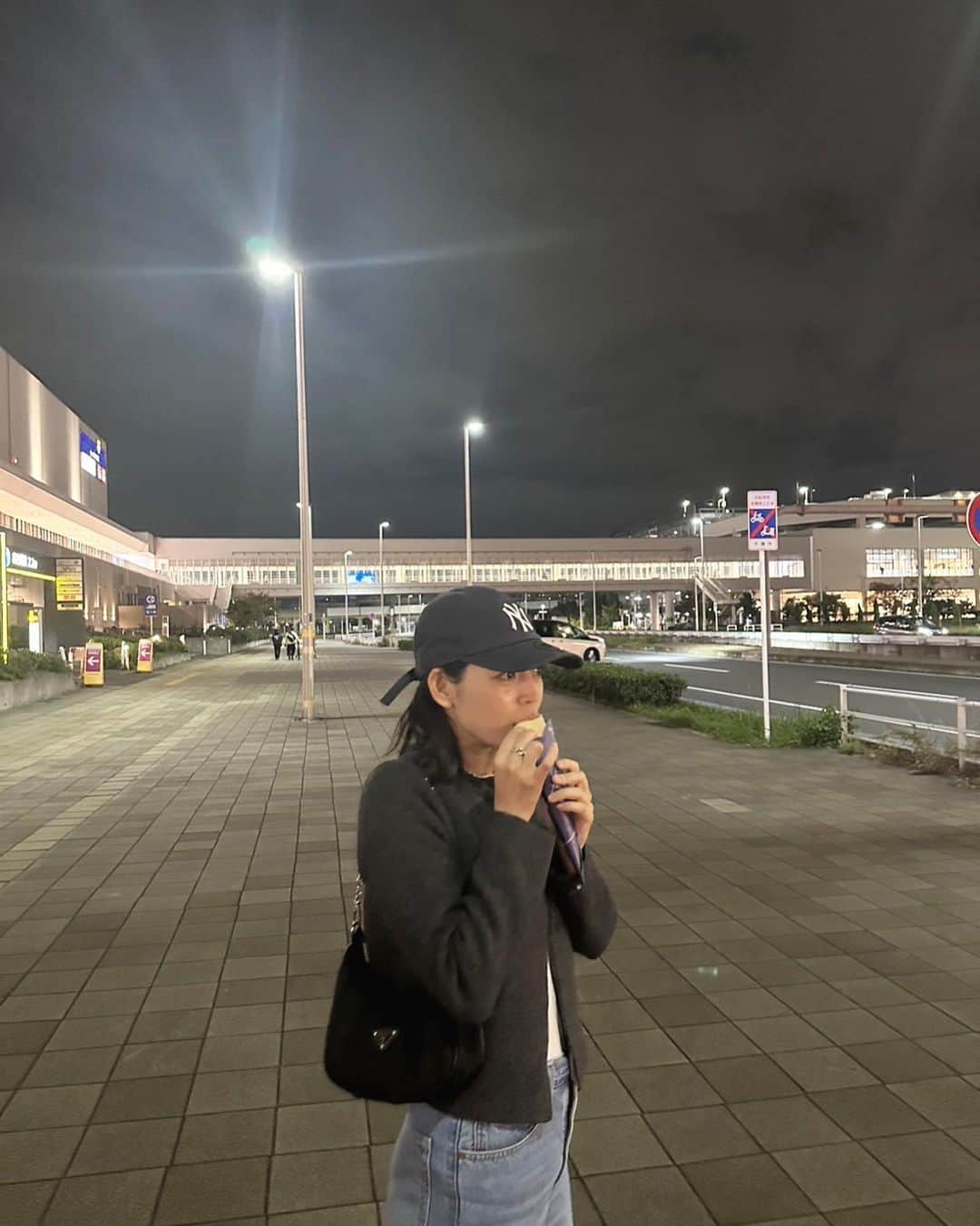 仲美咲のインスタグラム：「もうね、 どうしてもクレープが食べたくて我慢して我慢して今日はいいだろってことでやっと食べれた🤍  幸せだった〜🫶🏻🫶🏻  #食欲解放デー」