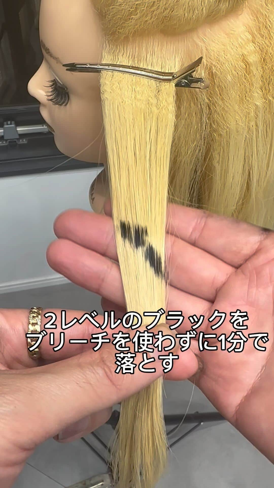 松村 明輝 外国人風 横波ウェーブパーマ バレイヤージュ講師のインスタグラム：「たった1店舗しかない柏のサロンに全国からお客様がご来店されます。  当店は外国人風・韓国風専門店です。当店で載せているデザインは、独自の技術・調合・必要であれば、良質な素材を直輸しておりますので、他のサロンではできません。  外国人風・韓国風のデザインを作る為の最先端なカラー、パーマ技術をご提供させて頂いております。  ご来店される場合は、お好きなスタイル写真わ保存してお持ち下さい。  そのスタイル写真をもとに、お客様一人ひとりに合ったご提案をさせていただきます✨  サロン内で使う材料を一つ一つこだわり、様々なメーカーから取り寄せています。ヘアケア商品なども、相当数の数を取り寄せ、その中から激選しております。ヘアケアの悩みなどもありましたら、ぜひご相談ください。✨  GDS SALON 住所 千葉県柏市旭町1-1-16中崎ビル3階 ☎️0471-70-4589  GDS SALON Balayage&Highlight  透明感を出すには技術が必要です。ブリーチ剤やカラー剤も拘りを持って仕入れています。直ぐに黄色、オレンジになってしまうのは技術の可能性も高いです。  Technology to beautifully bleach Asian hair.Technology to beautifully bleach Asian hair.  Top class technology in Japan.  I am looking for a job abroad.  #バレイヤージュ  #ハイライト #黒染め除去 #白髪染め剥がし #黒染め剥がし  座右の銘  「誰かの為にベストを尽くせ」  人種•性別・宗教・年齢・地位・名誉・状況や状態、全ての事に関わらず、誰に対しても理解や努力を惜しまない事。松村が松村に対して常に呼びかける言葉。」