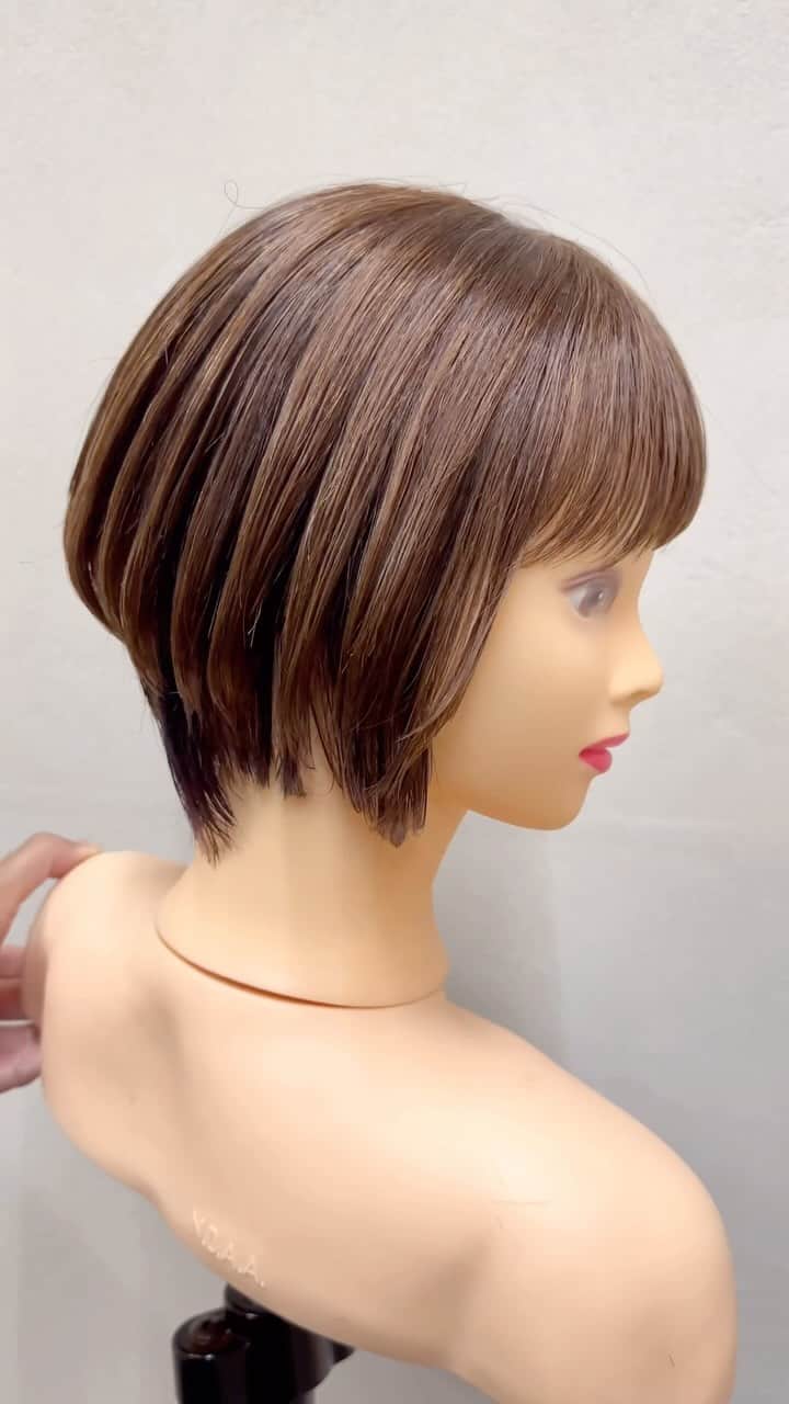 鶴谷和俊のインスタグラム：「ショートヘア/pelo corto short hair  ▪️使用ハサミ/scissors JOEWELL  FX-PRO Series International Exclusive Exclusivo Internacional  カーブ笹刃 SDB-R  #ショートヘア #hairtiktok  #hairtok #bob #ボブ #ショートヘア #カット #ヘアカット #ヘアスタイル #髪型 #hair  #haircut #hairstyle #hairstyles #hairstylest #hairstyle #美容師 #Hairdresser #ម៉ាស់ស្រពះ #Thợlàmtóc #हेयरड्रेसर #Peluquero #미용사 #美发师 #Coiffeur #peinado #joewellscissorspr #pr」