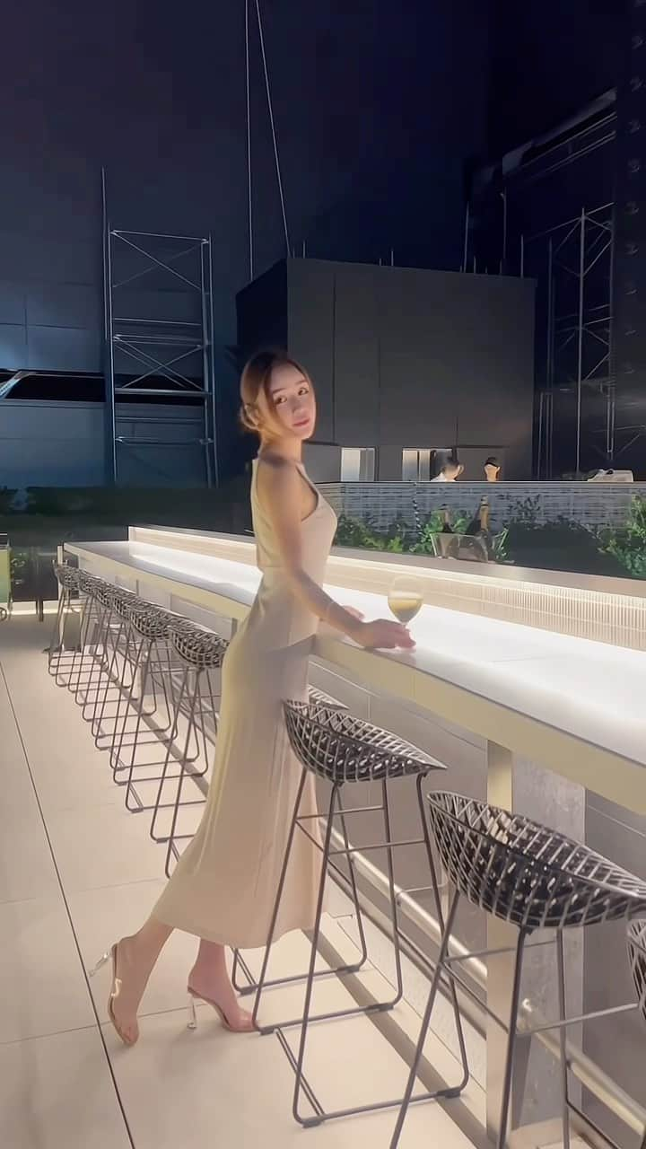 南美沙のインスタグラム：「@chanelofficial のルーフトップにご招待頂いた時の動画✨🍾 この時は夏なので動画みて寒くならないでください🫣✨」