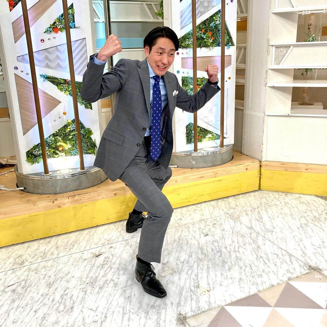 のインスタグラム：「💪ロック様大統領選出るのかな？ ドウェイン・ジョンソン氏が米大統領に出馬するか、注目している亮太さんです！  #テレビ朝日ワイドスクランブル#大下容子ワイドスクランブル#ワイドスクランブル#アナウンサー#佐々木亮太」