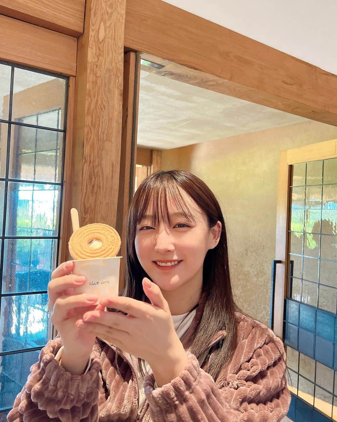 鎌田菜月さんのインスタグラム写真 - (鎌田菜月Instagram)「🧳☁️  日帰りで滋賀県へ 祖父母と日帰り旅行しました❤︎  とてもお天気が良くて1日ずっと目が開いてなかった😌 祖母が不慣れながら頑張って写真係してくれました いっぱい2人の笑顔も見れて幸せな1日  #shiga #日帰り旅行 #思い出グラム #びわ湖テラス #clubharie」11月14日 14時45分 - nacky_k829