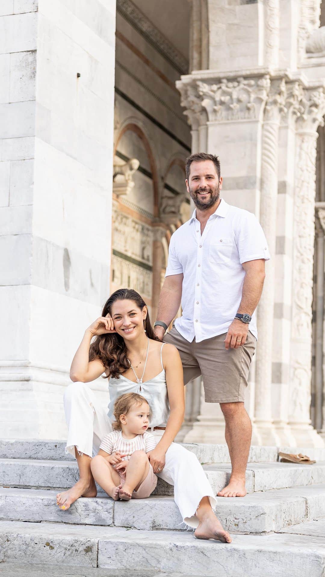 Samuel Lippkeのインスタグラム：「La dolce vita 🇮🇹🍝🍷  Long overdue reel from our trip to Italy this summer. We celebrated Samuel’s birthday in the air & upon arrival to Sicily. Where we photographed one of the coolest & most beautiful weddings.   We then flew to Naples where we rented a car & drove through the country to Puglia.  We fell in love in Polignano a Mare, the town of Domenico Modugno & his famous song ‘Volare’.  We made the most of our time exploring during the day & working late into the night on the wedding images from Sicily.  Last leg of our trip was in Lucca. The town that has such a special place in our hearts & where we got married 4 years ago. We strolled through the streets, had a lot of pizza & gelato on piazzas, ran around barefoot, danced with Penelope & renewed our vows on the wall. A true pinch me moment. I was dreaming that one day we will bring our child here. ❤️」