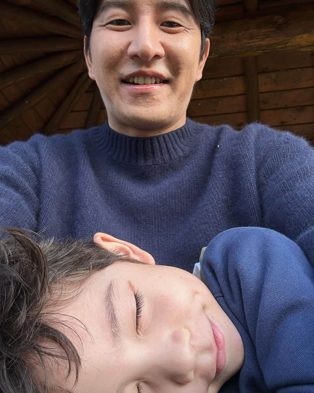 パク・チュホのインスタグラム：「오랜만에 돌아왔어요~~ 많이 기다리셨죠? 박준금 선생님과 아이들하고 좋은 시간 보냈으니 KBS2 2TV ‘슈퍼맨이 돌아왔다’ 11월 14일 오늘 밤 저녁 8시 30분에 만나요 🙌🙌🥰  #슈퍼맨이돌아왔다 #박준금선생님 #찐건나블리 #파추호」