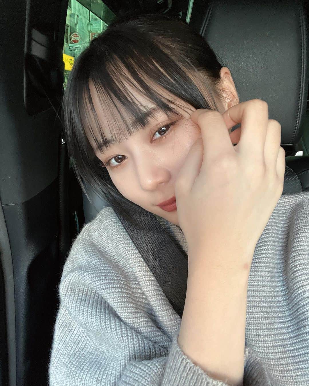広橋佳苗のインスタグラム：「花粉で目やられてる👀久々の自撮り📷🤳  #ニット #knit」
