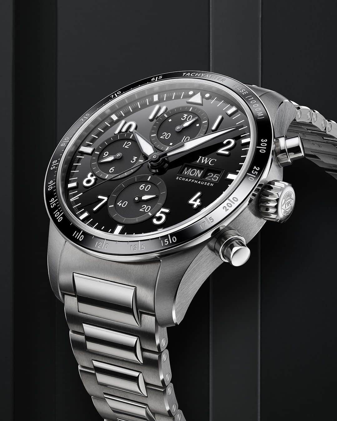 IWCのインスタグラム：「Driven by excellence.  The new Pilot's Watch Performance Chronograph 41 AMG.   #PerformanceChronograph I #AMGxIWC I #TheReference」