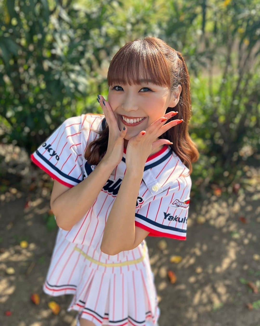 Passionさんのインスタグラム写真 - (PassionInstagram)「【#6AKANEKO】  皆さまお久しぶりです！ #6AKANEKO です😸💓  今シーズンも沢山のご声燕を ありがとうございました🌼  私にとって3年目のシーズン！ 他のメンバーと同様にはなりますが、本当に今年は沢山の“初めて”を経験させていただき、凄く濃いシーズンを過ごさせていただきました😌✨  開門時のグリーティングでは、沢山のスワローズファンの方々とご挨拶やコミュニケーションをとることができて凄く嬉しかったです💫コロナ禍でなかなか近くで会えなかった分、やっと、、でしたね🥹🤲🏻今日の試合も頑張って応燕するぞ、と思える大切な時間でした！！  そして今年は、選手送り出しの花道ダンスを私が振付させていただきました🙏🏻これは殆ど毎試合踊るパフォーマンスでもあるので、かっこいいものにしたかったし、メンバーが日によって変わっていくのでフォーメーションの立ち位置などを毎試合組んでいました！花道ダンスかっこいい〜など言っていただけた時は本当に嬉しかったです❤️‍🔥  PassionグッズやPassionグルメ、eプリントなど、この場をお借りして改めて、沢山買っていただき本当にありがとうございました😌 自分のグッズを持ってくださってるのを見つけると、本当に嬉しい気持ちになりました🙏🏻💕感謝でいっぱいです！  、、、と語り出したらキリがないのですが 改めて今シーズンも本当にありがとうございました！  スワローズファンの皆さまの球場に来る楽しみのひとつとして、Passionが存在できていたら嬉しいです😌  ファン感でお会いできるのを楽しみにしています！ ステージ楽しみにしていて下さいね〜💖  #東京ヤクルトスワローズ #東京 #ヤクルト #スワローズ #Swallows #YS #TOKYO #応燕 #情熱 #プロ野球 #Passion2023 #パッション　 #さあ行こうか #感謝 #TEAMSWALLOWS」11月14日 15時03分 - ys_passion_official