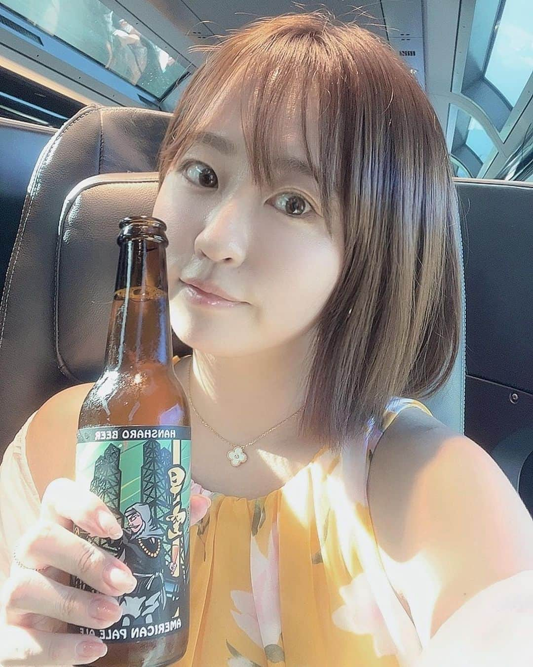 水樹たまさんのインスタグラム写真 - (水樹たまInstagram)「サフィール踊り子🚄 個室じゃない方の席はオンラインで取れるよ☺️🍺  #サフィール踊り子  #伊豆 #夏の思い出 #ぽっちゃり #むちむち #ビール女子  #お酒好き」11月14日 20時27分 - mizukitama