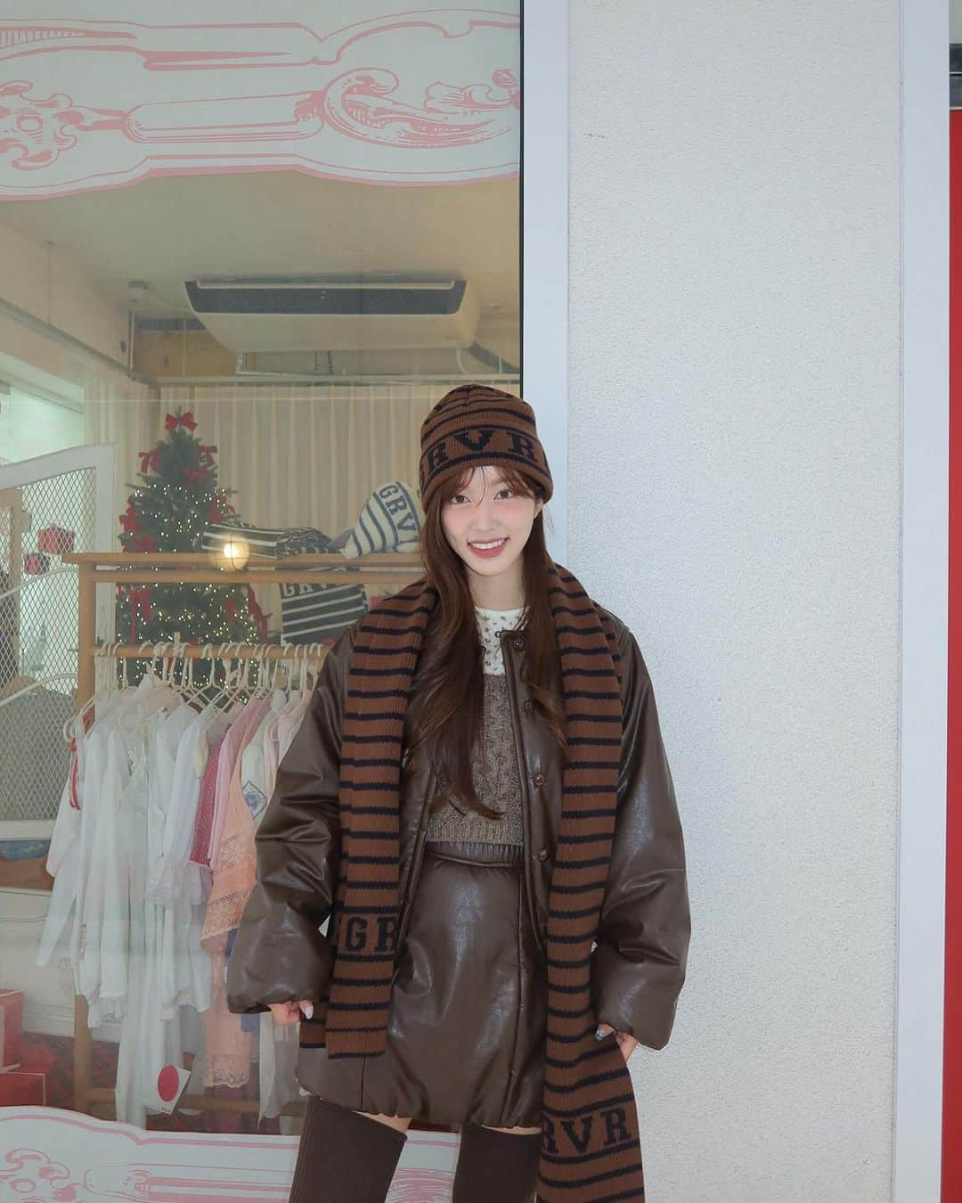 COCO さんのインスタグラム写真 - (COCO Instagram)「내사랑 @grovestore WINTER🤎🤎🤎 이번에도 베스트룩 도저히 못 고르겠어.. 코코팜 골라줘요!!! # 1~5 ☃️🫶🏻👀 Pick your favorite look # 1~5!」11月14日 20時27分 - rilaccoco