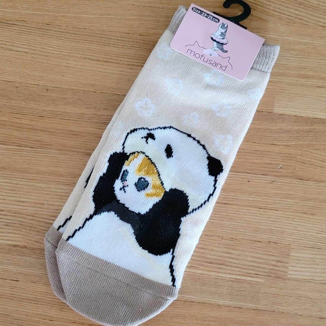 のインスタグラム：「【パンダちゃんの正体】  パンダちゃんの中は、 ネコちゃんだったのね！！🐼🐱  ｡.｡:+* ﾟ ゜ﾟ *+:｡.｡:+* ﾟ ゜ﾟ *+:｡.｡ 📻2023/11/18（土） 動画配信型ラジオレギュラー冠番組 『小野友葵子のBella Serata‼』 第1、第3土曜日 21：00～21：50生放送中 https://ameblo.jp/onoyukiko/entry-12827545902.html  🎵2023/12/12（火）15:00 酵素クレープ専門店クレープアリサ東京  💿小野友葵子コラボ参加CD発売中！ https://ameblo.jp/onoyukiko/entry-12800332342.html  🎼小野友葵子プロデュース若手オペラ歌手グループ『I  BOCCIOLI』メンバー募集中！ https://ameblo.jp/onoyukiko/entry-12800609513.html ｡.｡:+* ﾟ ゜ﾟ *+:｡.｡:+* ﾟ ゜ﾟ *+:｡.｡ 🌹HP https://www.onoyukiko.com/ 🌹ブログ http://ameblo.jp/onoyukiko 🌹Instagram（yukikoonosoprano） https://www.instagram.com/yukikoonosoprano/ 🌹Twitter https://twitter.com/yukiko_ono 🌹YouTube（YukikoOno小野友葵子） https://www.youtube.com/user/VitaRoseaYukikoOno 🌹小野友葵子のコンサートってどんな感じ？ https://youtu.be/bWges5LlLnw ｡.｡:+* ﾟ ゜ﾟ *+:｡.｡:+* ﾟ ゜ﾟ *+:｡.｡  #パンダ #パンダちゃん #mofusand #もふさんど #パンダの着ぐるみ #パンダの正体 #ソプラノ歌手 #オペラ歌手 #オペラ #錦戸部屋女将 #バラ好き #パンダ好き #ミラノ #イタリア #ラジオパーソナリティー #プロデューサー #若手アーティスト支援 #デビュー15周年」