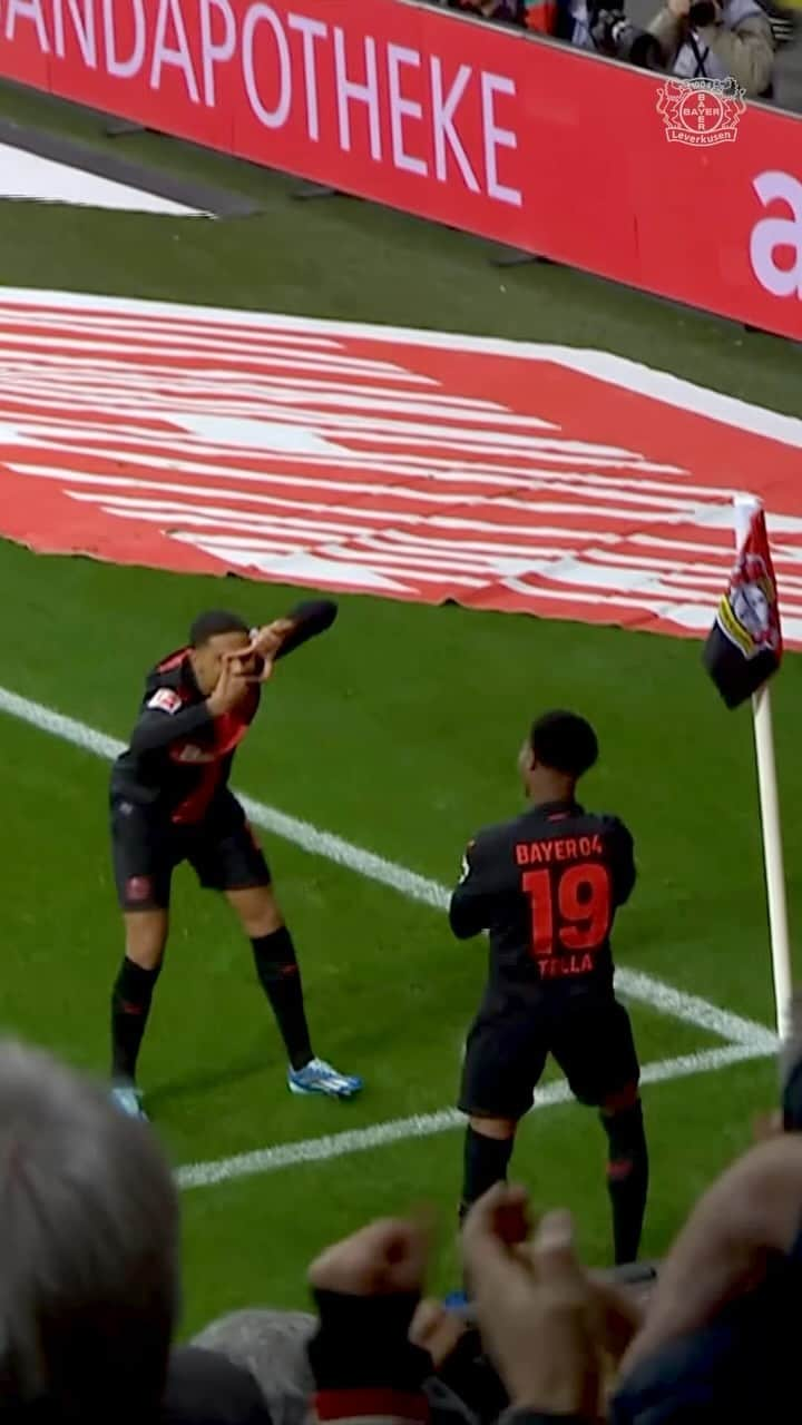 バイエル・レバークーゼンのインスタグラム：「What a finish! ☄️  🔙 #B04FCU 4-0 #Bundesliga #Bayer04 #Werkself」