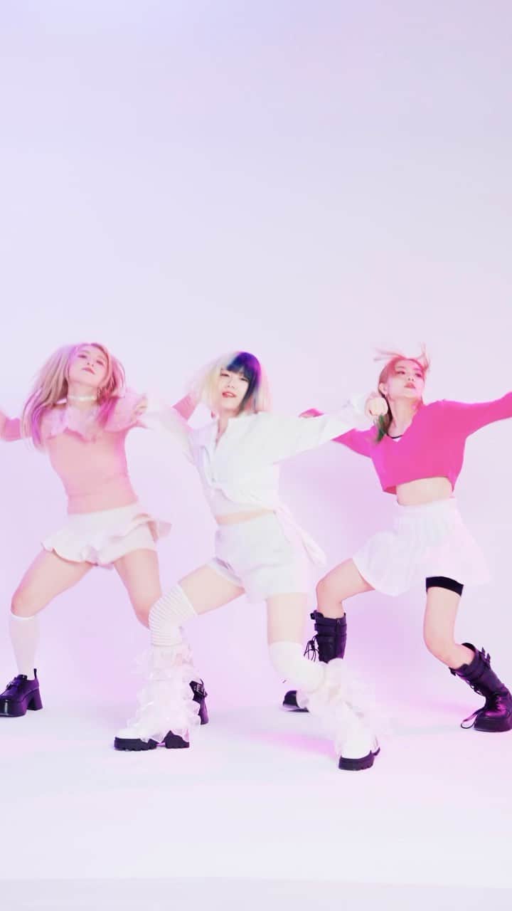Chegoのインスタグラム：「LE SSERAFIM (르세라핌) - Perfect Night #LESSERAFIM #perfectnight #kpop p #Dancecover #dance #ダンス #ダンス動画 #kpopdance #dancer #kpopdancecover #dancechallenge #shorts #reels」