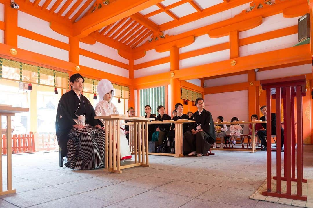 juno_jinjakonのインスタグラム：「⁡ この度、12月23日（土）JUNO天神本店にて 神社婚相談会をご予約いただいた方へ 普段の神社婚相談会では ご案内の難しい和装もご一緒にご覧いただけるよう 同日にて和装フェアの開催をさせていただくことが決定致しました！ ⁡ 和装を実際にご覧いただくだけではなく、 ご試着をご希望の方にはお好きな和装を1点 ご試着いただくことも可能でございます。 ⁡ また、12月23日（土）のご成約特典といたしまして JUNO神社婚プラン価格より10,000円OFF！ ご列席お衣裳レンタル代20%OFF！ そしてなんと、Dressesが手掛けるセルフフォトウェディングもプレゼント！ ⁡ 年間を通してもなかなかないこの機会に、 ぜひお一組でも多くの新郎新婦様のご予約・ご来店をお待ちしております！ ⁡ また、12/23（土）のご来店いただくことが 難しい新郎新婦様にも 嬉しい特典をご準備しております！ 下記詳細をご確認下さいませ。 ⁡ ■フェア実施期間  2023年12月16日（土）～2023年12月25日（月）迄 ⁡（平日）11:30～・14:30～・17:00～ ⁡（土日祝日）10:30～・13:30～・16:30～ ⁡（定休日）火曜日 ⁡ ※ご希望のお時間によってはご案内時間が多少前後する場合がございます。 ※和装フェア＋3大特典付きのご案内は12月23日（土）にご来店の方のみとなっております。 ⁡ ■参加特典 ①JUNO神社婚プラン金10,000円OFF（12/23ご来店のお客様のみ） ②ご列席お衣裳レンタル代より20%OFF（12/23ご来店のお客様のみ） ③セルフフォトウェディング撮影を後日プレゼント！ ⁡ 注1）2024年2月末までにお式を挙げる方限定の特典となっております 注2)セルフフォトウェディングにつきましては、 JUNO神社婚プランをご成約後 後日Dressesブライダルカウンター博多店にて 撮影のご案内をさせていただきます。 ⁡ ⁡ ■お申し込み方法 JUNO神社婚InstagramDMにて先行受付中！ お二人のお名前とご来店ご希望日を記載の上、お気軽にご連絡くださいませ。  ⁡ #神社挙式#白無垢#色打掛#引き振袖 #プレ花嫁#家族婚#少人数結婚式 #福岡花嫁#神社婚 #太宰府天満宮#住吉神社#護国神社 #警固神社#香椎宮#宗像大社#竈門神社 #櫛田神社#宮地嶽神社」