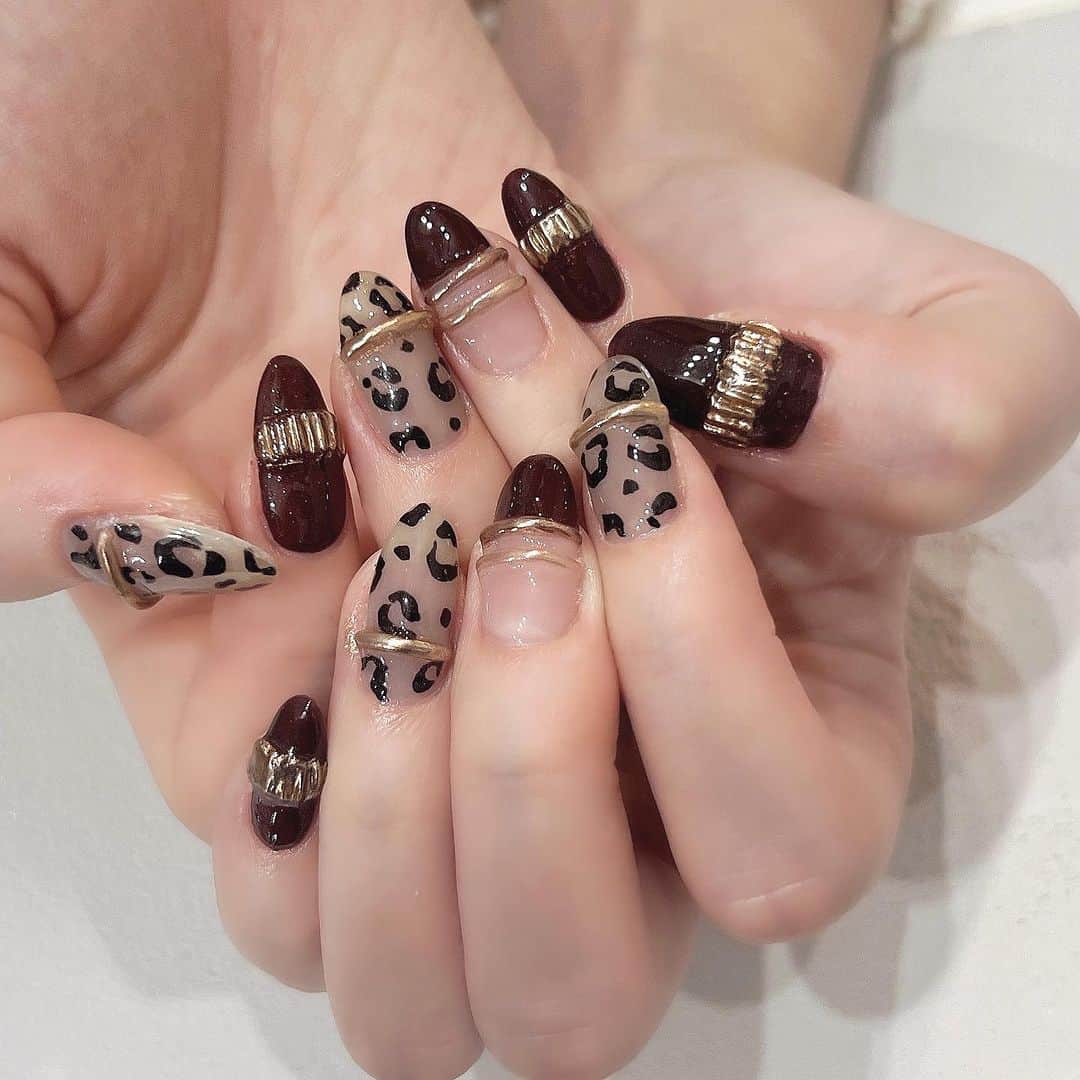 ゆうめろのインスタグラム：「・ ・ アニマルネイル🧸🤎🤎 秋にピッタリのトレンドネイルにしてもらった💅✨ @_tabasa.nail_ さん いつもありがとうございます😳❣️ ・ #ネイルデザイン  #マグネットネイル」