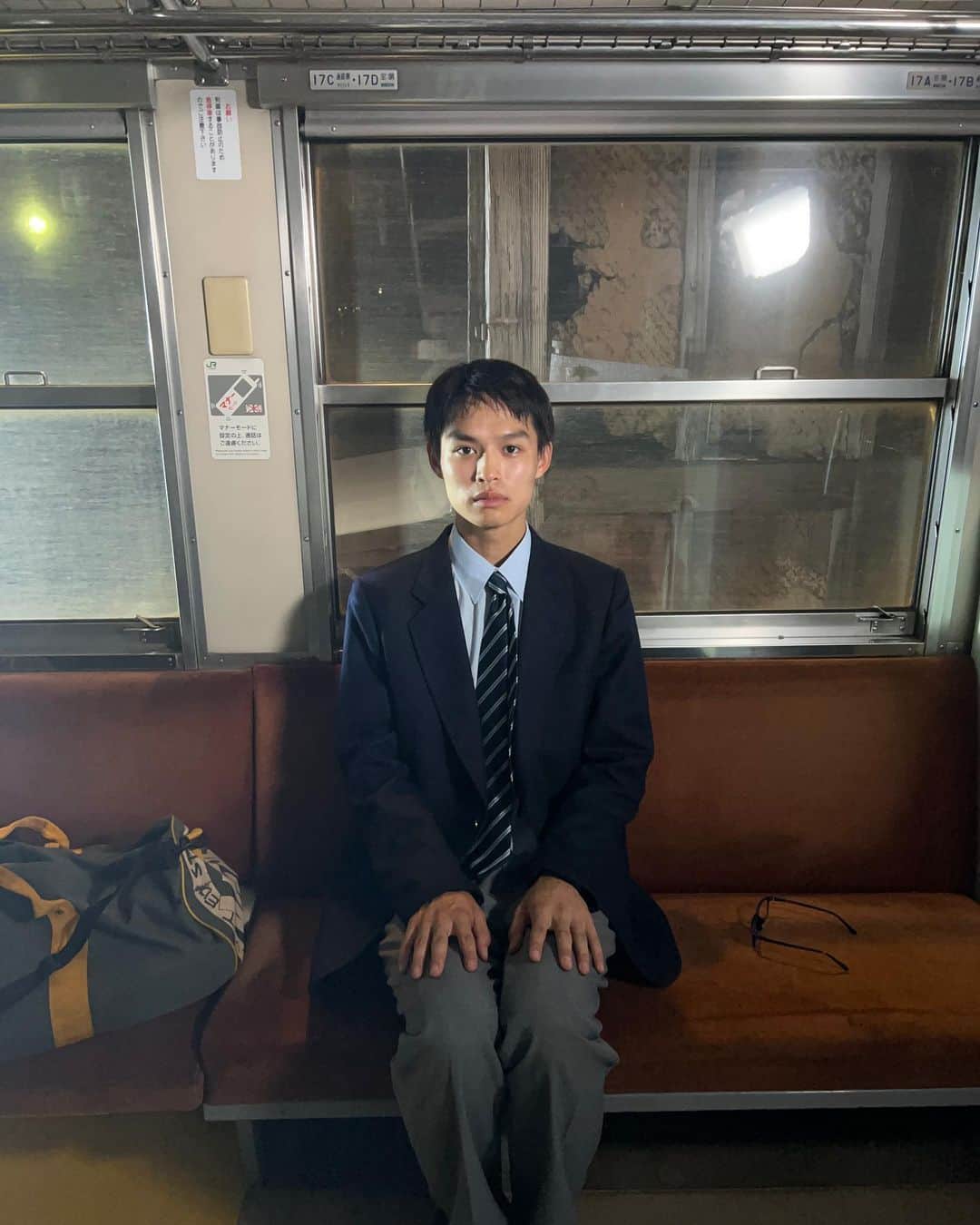 下剋上球児のインスタグラム：「🚃🌙  心配したぞ…根室くん…  #下剋上球児 第5話は#TVer で配信中 #UNEXTparaviコーナー では全話配信✨  #tbs #日曜劇場 #下剋上球児 #11月19日よる9時第6話放送✨」
