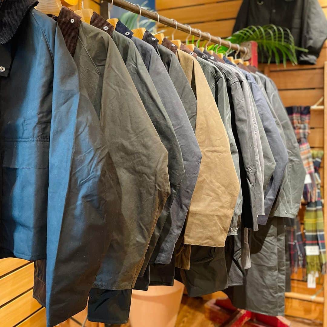 のインスタグラム：「. 〈Barbour〉MORE VARIATION 2023.11.11(SAT)〜11.19(SUN)  . －－－－－－－－－－－－－－－－－－－－－－－ いつもご覧頂き誠にありがとうございます。  現在、ビームス ボーイ 原宿にて〈Barbour〉MORE VARIATIONを開催しております。  詳しくは11/11(SAT)スタッフ貴家のブログをご覧くださいませ。 .  ビームス ボーイ 原宿 －－－－－－－－－－－－－－－－－－－－－－－ . Information:03-5770-5550  . #beams	 #beamsboy	 #ビームス	 #ビームスボーイ	 #tokyo	 #harajuku	 #beamsboyharajuku	 #barbour」