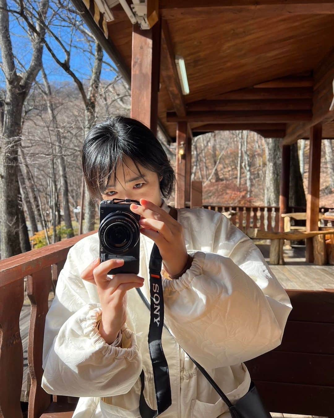 森田望智のインスタグラム：「マネージャーさんの私物カメラを借りている私 ちゃっかりここもSONY」