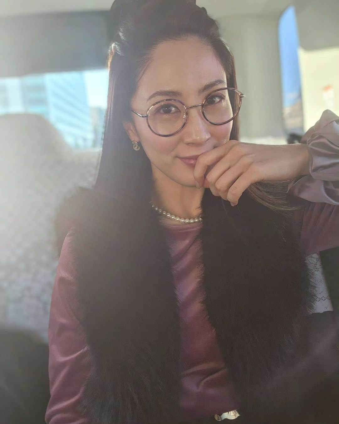 吉松育美さんのインスタグラム写真 - (吉松育美Instagram)「UV and blue light cut lenses 🤓My must item these days... so bright .... my eyes are getting weak?!   最近本当に曇りの日でも眩しく感じて目がしみる…どこでもかんでもサングラスするわけにはいかないし😭  ついにUVカットのだて眼鏡買いました🤔最近の必需品です🥹  #glasses #メガネ #眼鏡 #eyewear #selfie #メガネ女子 #伊達メガネ」11月14日 15時53分 - ikumiyoshimatsu