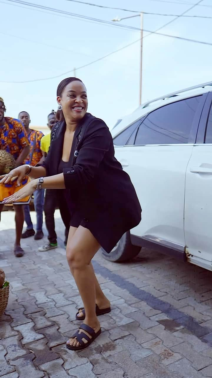 ノーブル・イグウェのインスタグラム：「First it was @nicolechikwe , Now it’s @adaezeyobo  It feels like all the beautiful women are gearing up for the premiere of #afamefula on November 26 in Lagos. The movement is so strong, the Igbo culture is in full display. What did @adaezeyobo say ?」