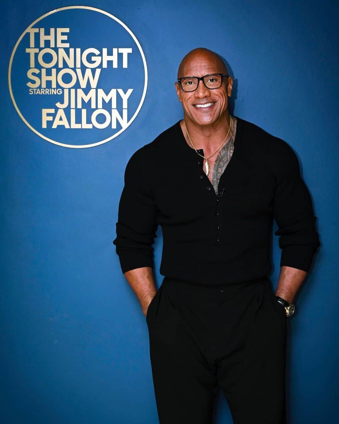 のインスタグラム：「@fallontonight 🥃🎤🎶 Rocked the house, very cool show.  Thanks for tuning in & enjoin’  @jimmyfallon」