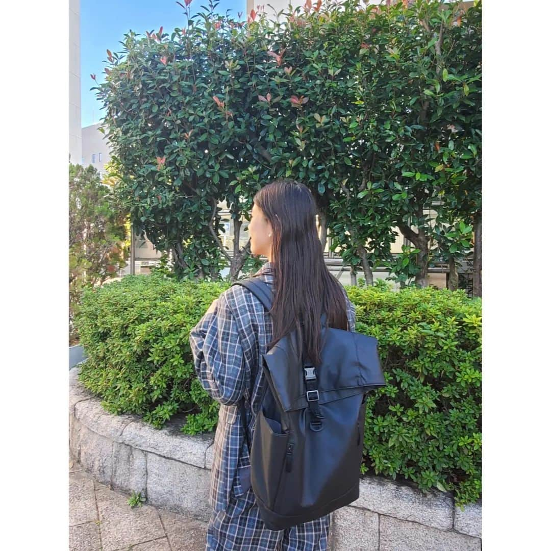 杉原枝利香さんのインスタグラム写真 - (杉原枝利香Instagram)「#newbag ✨✨  GLさん(@gastonluga )のリュック♪ 「GL X NIKONブラック」 大容量でお気に入り(* ˊωˋ *) Nikonのカメラ入れておでかけ♪ さり気なくNikonとコラボしてる感じがよい✨ 内側のロゴもかわいいの♡  おNEWのセットアップコーデと合う？|• •๑)"ﾁﾗｯ♡  #ブラックフライデー で全品25％OFFセール中！ 期間限定エコギフトトートLプレゼント！(※数量限定・なくなり次第終了) チェックしてみてね♡  #gastonluga #ガストンルーガ #glbf23 #pr」11月14日 16時09分 - erikasugihara