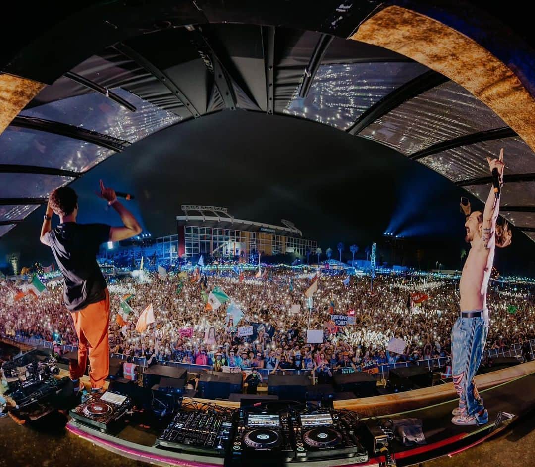 のインスタグラム：「AFROKI @edc_orlando  1. It’s been 10 years since we did this live together. @edc_orlando u just created a monster. We’re already ready for more.  2. Opened the set up with a new 🆔 2024 gonna be loaded up w/ Afroki music 3. I still remember me and Nicks first studio session in 2009. Time flies and we’re still doing the damn thing and loving every minute of it.  4. Chainafrokismokers  5. The song where we shot the video under 500 bucks and had no idea the kind of impact it would have on our lives. Love u no beef forever 6. Afroki 🆔  7. Afroki 🆔  8. Definitely loving every bit of this moment. Such an insane night.  9. Da Homies  10. Closed it out epic feels」