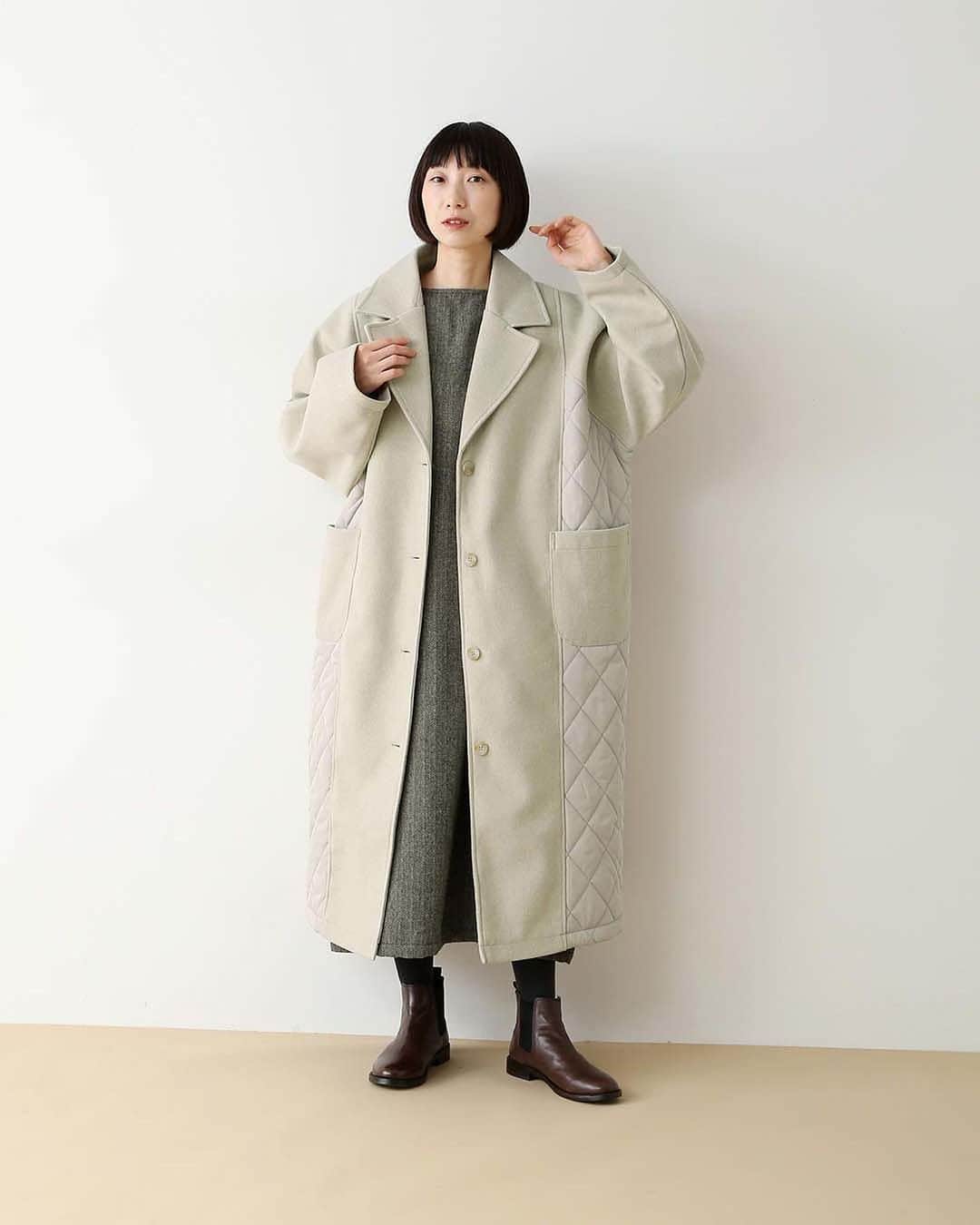 ナチュランのインスタグラム：「【 暮らしの服 】1万円以下で買える！プチプラアウター  ・  急激に気温が下がり、いよいよ寒い季節がやってきました。  冬の“コートはすでに何着か持っているけど、 今年らしいものも買い足したい” と思ってる方も多いのではないでしょうか。  そこで今週は、ワードローブに加えたい お手頃アウターをご紹介します。  ぜひ冬コーデの参考にしてみてくださいね。  モデル身長：158cm  -----------------------------  ■Lupilien キルティングフェイクメルトンチェスターロングコート(グレージュ) ¥8,250 (税込) [ 注文番号：ENV-4A85-3705-A ]  ■Lupilien チェックボアミドル丈ジャケット(C・ネイビーチェック) ¥7,590 (税込) [ 注文番号：ENV-4A84-4076-C ]  ■cloudnine ダブルフェイスノーカラーロングコート(A・ブラウン) ¥8,250 (税込) [ 注文番号：NON-4A85-3898-A ]  ■amitie キルトオーバー2WAYロングコート(ブラック) ¥8,690 (税込) [ 注文番号：FRL-4A85-3748-A ]  -----------------------------  ▶️商品詳細やお買い物は写真のタグをタップ またはプロフィール（@natulan_official）から 「ナチュラン」のサイトにアクセスして 注文番号や商品名を検索してみてくださいね。  #lifewear #fashion #natulan #今日のコーデ #コーディネート #ファッション #ナチュラル #ナチュラン #日々の暮らし #暮らしを楽しむ #シンプルライフ #デイリーコーデ #プチプラコーデ #大人のプチプラ #大人カジュアルコーデ #大人服 #おしゃれな人と繋がりたい #アウター #アウターコーデ #ロングコート #ジャケット #チェック #プチプラファッション #秋冬コーデ #秋コーデ #natulan_official.」