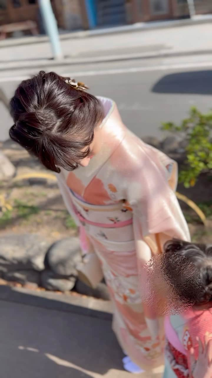 萩中ユウのインスタグラム：「お着物を着る機会も、子供たちがくれました👘🌸  #着物 #母娘 #七五三」