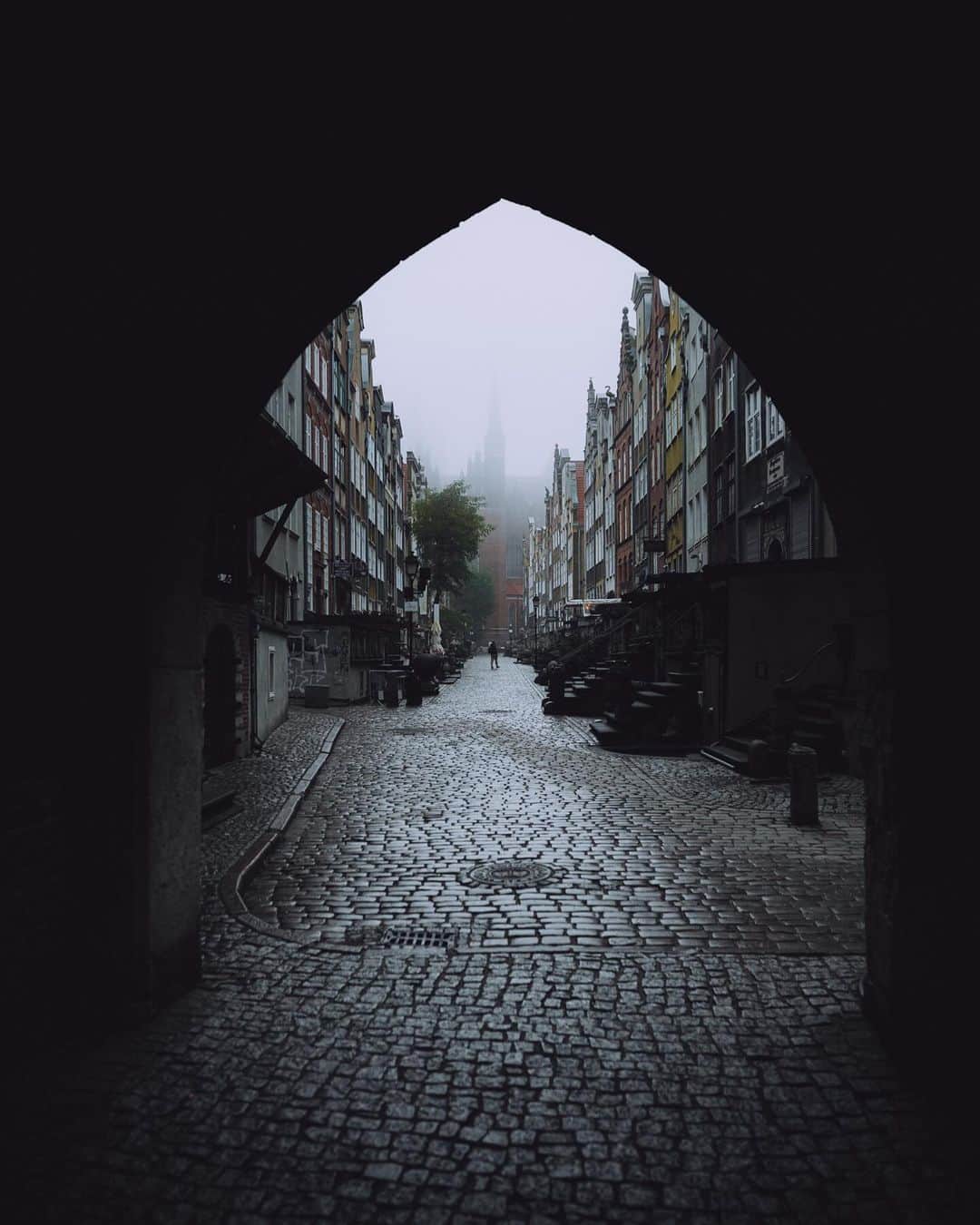 Thomas Kakarekoさんのインスタグラム写真 - (Thomas KakarekoInstagram)「Throwback to Gdańsk’s foggy days last week. Still amazed at how things turned out 😶‍🌫️  #gdansk」11月14日 16時44分 - thomas_k