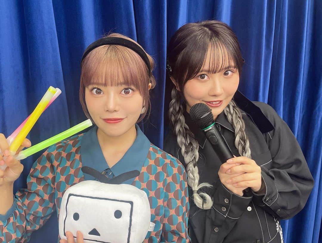 倉知玲鳳さんのインスタグラム写真 - (倉知玲鳳Instagram)「いおりんと🎤 #倉知玲鳳のくじメイト 特番が2回ありましたが、 1回目のゲストのこっこさんも、いおりんも、私のなりたい人間像なんだなって思いました。 憧れで尊敬するお二人に番組に来ていただけて、本当に嬉しかったです✨  番組をやらせていただいた事自体も、光栄です！ 心からの感謝を…！」11月14日 16時45分 - reo_kurachi_s_official