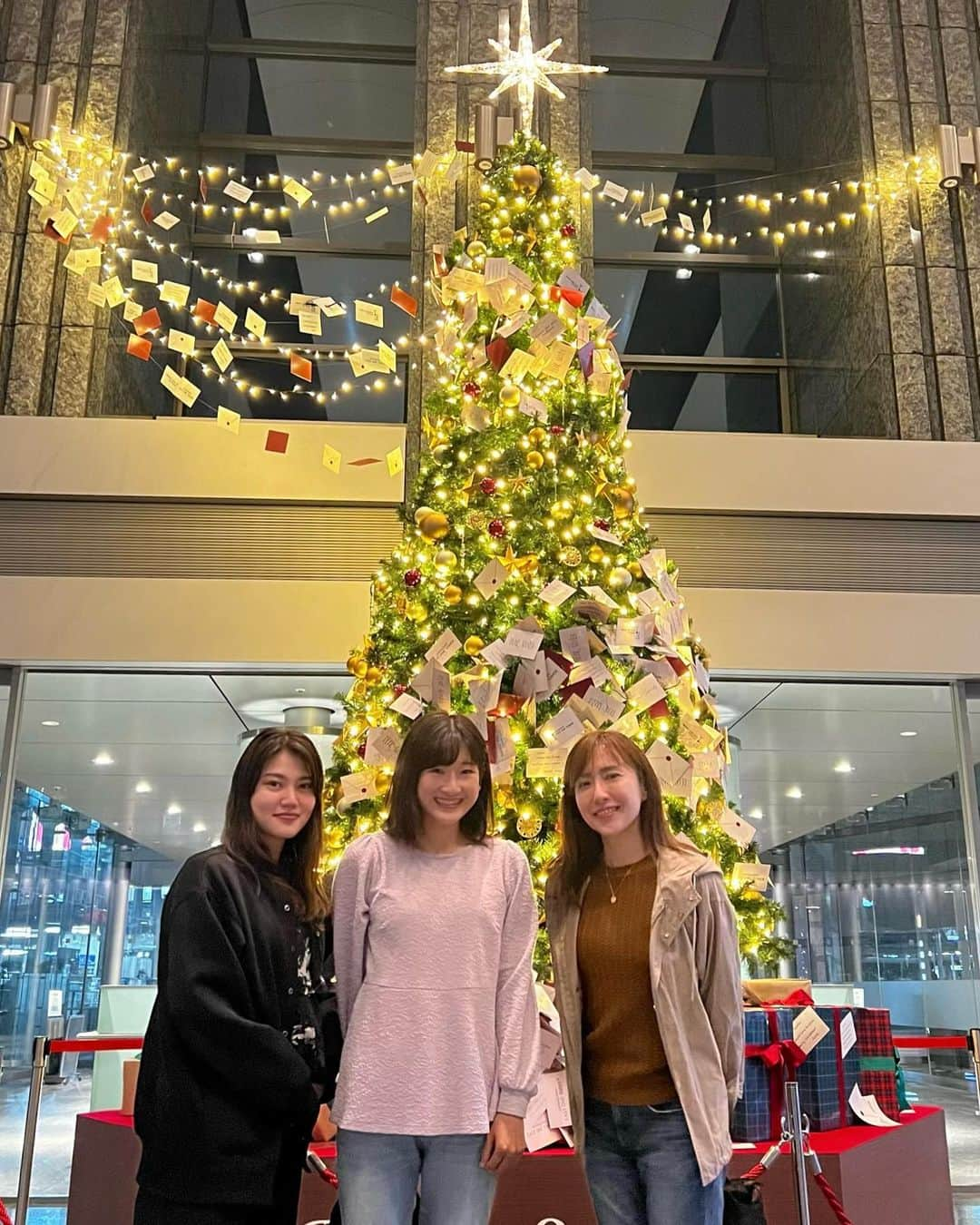 藤森香衣さんのインスタグラム写真 - (藤森香衣Instagram)「- もう、クリスマスの気配🎄  後輩のみんなと会場の下見に行ってきました。  #品女 #クリスマスパーティー #準備 #レストラン #4年ぶりの開催 #今年は #スペイン料理」11月14日 16時45分 - kaefujimori