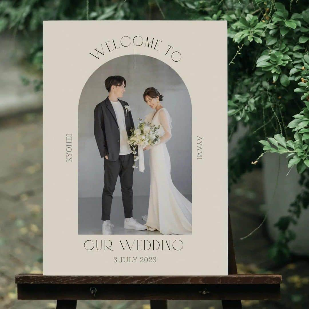 ARCH DAYS Weddingsさんのインスタグラム写真 - (ARCH DAYS WeddingsInstagram)「【無料テンプレート】写真入りウェルカムボードの新デザインが登場！🌿💛  お好きな写真を入れて、文字を変えるだけで簡単に手作りできちゃいます👰🏻‍♀️✨ ⁡ ----- ⁡ ▽無料テンプレートのDLは ストーリーズからリンクをチェック☑︎ ⁡ ----- ⁡  11月のお題はウェディングケーキ・ドレス・席札💘 ⁡ それぞれ「#アーチ花嫁ケーキ 」「#アーチ花嫁ドレス」「#アーチ花嫁席札 」をつけて投稿してくださいね♡ ⁡ ポストいただいた中から厳選して素敵な写真をこちらのアカウントでご紹介させていただきます👰🏻‍♀️✨  ⁡ ----- ⁡ ▽ARCH DAYSトップページはこちらから☑︎ @archdays_weddings プロフィールのリンクから ⁡  ----- #archdays花嫁 #ウェルカムボード #ウェルカムボード手作り #ウェルカムボードdiy #ウェルカムボード作り #結婚式ウェルカムボード #ウェディングウェルカムボード #無料テンプレート #canvaでデザイン #結婚式手作り#花嫁手作り #プレ花嫁手作り #2024春婚 #2024夏婚 #2023秋婚 #2023冬婚 #プレ花嫁2023 #プレ花嫁 #卒花嫁 -----」11月14日 20時00分 - archdays_weddings