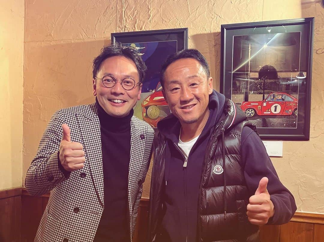 外賀幸一のインスタグラム：「＂𝐉𝟐 𝐜𝐡𝐚𝐦𝐩𝐢𝐨𝐧＂  去年の講演会でご一緒させていただき、 今季就任初年度で 町田ゼルビアをJ2優勝、J1昇格に導いた 黒田剛監督と先日お会いしてきました！  組織を束ねること 選手を活かすことなど 監督業のアレコレをプライベートトークで たくさんお話しいただきました♬  監督、おめでとうございました！ またお会いしましょう☆」
