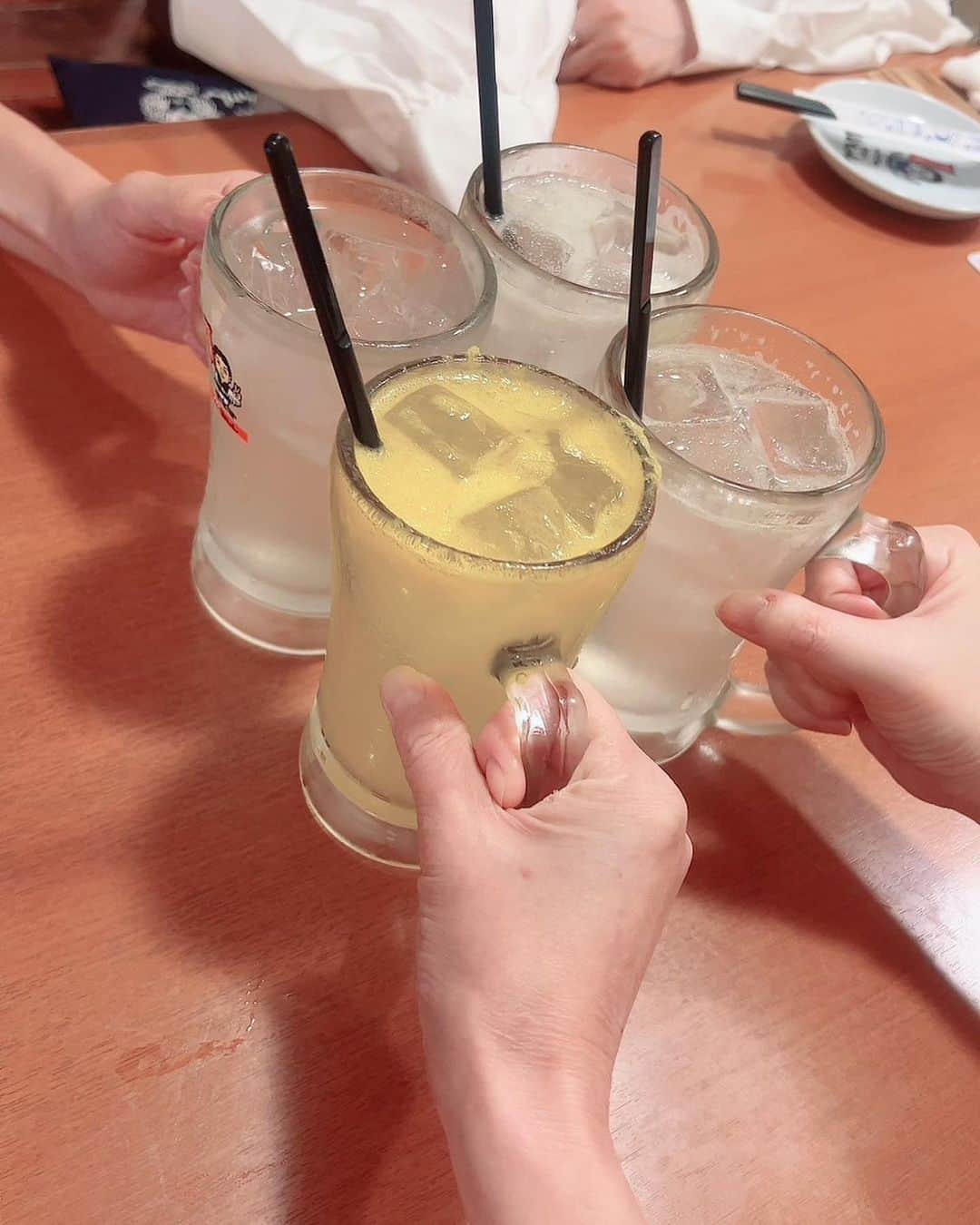 石田燿子さんのインスタグラム写真 - (石田燿子Instagram)「先日のゆかいな仲間とのカンパイ🍻  ビールからの、牡蠣🦪なので白ワイン🤍 からのTボーンステーキなので赤ワイン❤️ からの場所を変えてのカンパイへ。 どんだけ🤣 あーゆかいだった🫶🏻🫶🏻ありがとね✨ 次はいつやる？」11月14日 16時52分 - yokonti