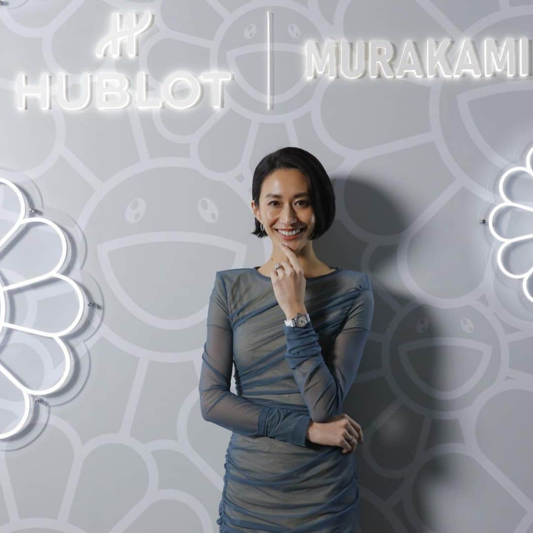 神山まりあさんのインスタグラム写真 - (神山まりあInstagram)「「HUBLOT SAPPHIRE NIGHT」  世界的 アーティスト村上隆氏との新作コラボレーションモデルをお披露目✨ かわいいお花の形で、なんとこちらサファイア クリスタルモデル😳😳😳  すごすぎる🥺 とても素敵な時計もつけさせていただき、幸せなひとときでした♡  #Hublot #ウブロ #AD #PR」11月14日 16時55分 - mariakamiyama