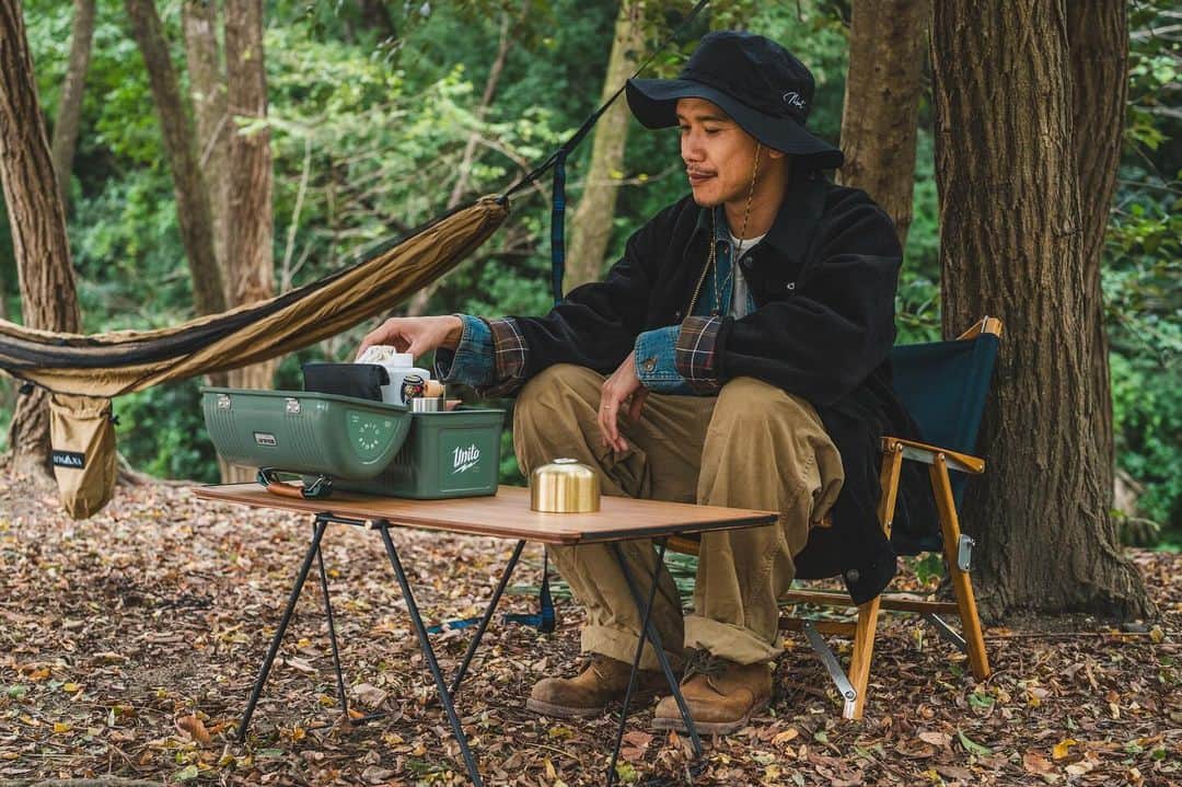 ビートないとーのインスタグラム：「@ripmon 妻と一緒にデイキャンプに行って来ました⛺️✨ 先日、発売したビートキャンプ•サファリハットとお供に👍  まだまだ販売中ですので、是非チェックしてみて下さい！ 購入された方と一緒にキャンプする企画もしています😄  どんどん愛着が湧いている☺️  デザインはシンプルながら各所に他にはないオリジナル要素を入れています。  アウトドアでもタウンにも使えるハットです🫡  実際使っていて感じたのは、アウトドアや外での作業の時は顎紐は外した方がいいと思いました！取り外し可能にして良かった😃  #キャンプ #キャンプ飯 #キャンプコーデ #デイキャンプ」