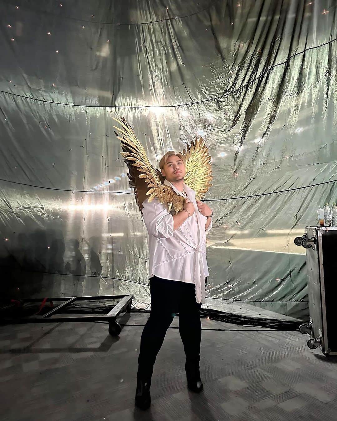 Ivan Gunawanのインスタグラム：「Aku  yakin .... aku  akan  terbang  lebih  tinggi  lagi 👑👑👑」