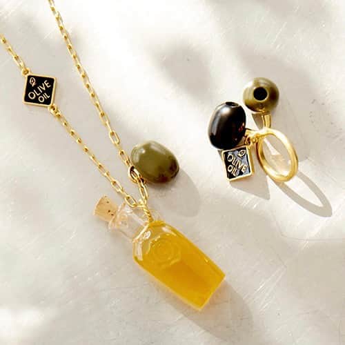 のインスタグラム：「*⁠ 【SHARE COUPON】Spread the love and share the sparkle! Explore our collection of stunning jewelry for you and your closest friend.✨🥂💎 ⁠ ⁠ ~Refer a Friend & Get ¥500 OFF~⁠ Campain start from Nov 01, 2023. See more detail from the link🤝⁠ ⁠ https://intl.q-pot.jp/blogs/news/refer-a-friend-get-500-off⁠ ⁠ ＜Caviar & Olive Collection＞⁠ https://intl.q-pot.jp/collections/caviar」