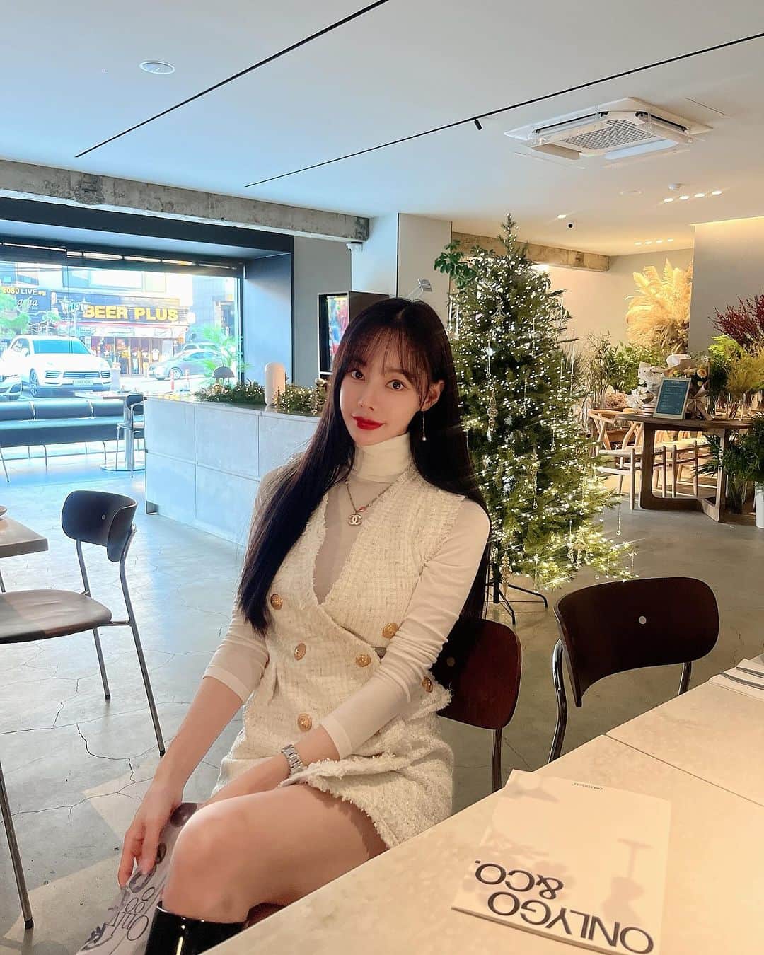 Hyemiのインスタグラム：「소영이 생파하러 ♥️ 맛있는거 먹고 수다떨고 행복하다  여기 처음 와봤는데 입구 못찾아서 ㅋㅋㅋ 이상한 문으로 들어옴 😅」