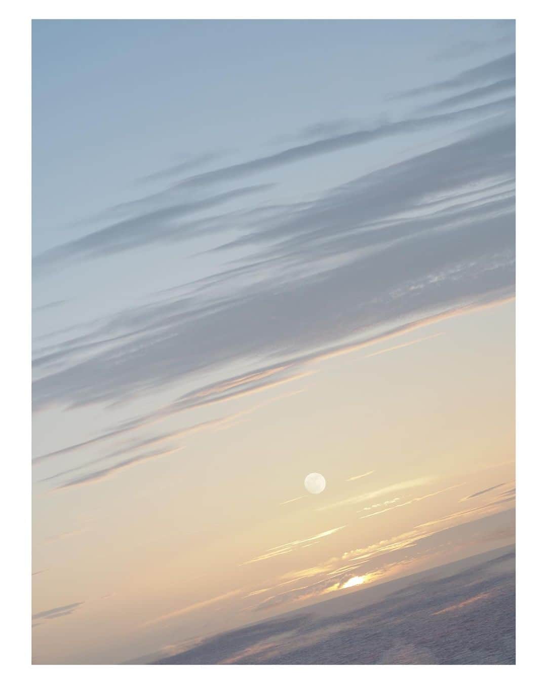大塚愛のインスタグラム：「AIO PHOTO  月と太陽  AIO　#aio #photo #sun #moon #fantasy」