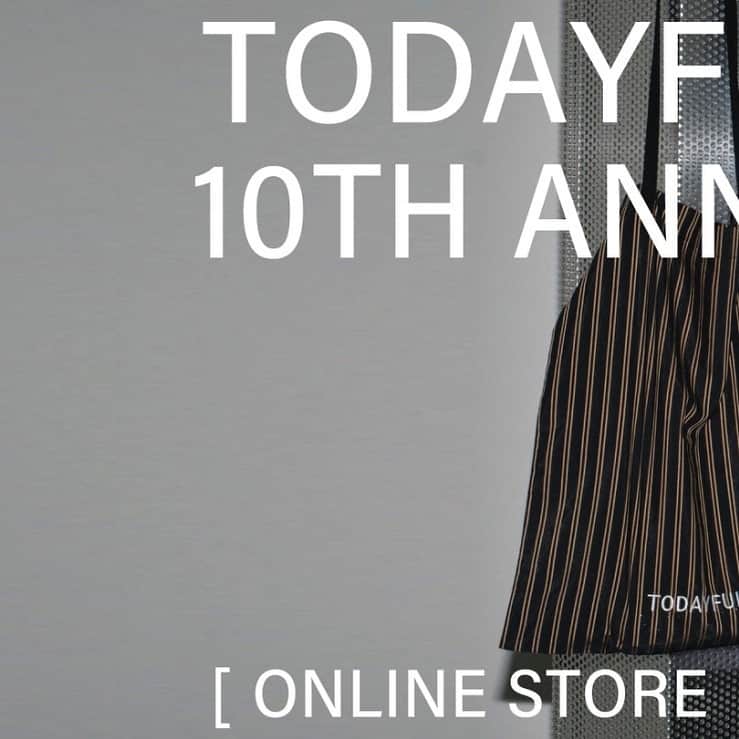 のインスタグラム：「10TH ANNIVERSARY TOTE BAG ⁡ TODAYFUL 10周年を記念し、5種類のストライプ生地に刺繍ロゴをほどこした限定トートバッグ。配色のロゴやラグランテープの持ち手など、ディテールにこだわったA4サイズもしっかりおさまるトートです！ ⁡ 期間中に TODAYFULオリジナルアイテムを ご購入の方へおひとつプレゼント♡ ⁡ online store  11 / 17（ fri ）20:00〜 直営店　　　11 / 18（ sat ）11:00〜 ⁡ （ 通常販売もおこないます 3.300yen / 全5色 ） ⁡ #todayful10thanniversary #todayful」