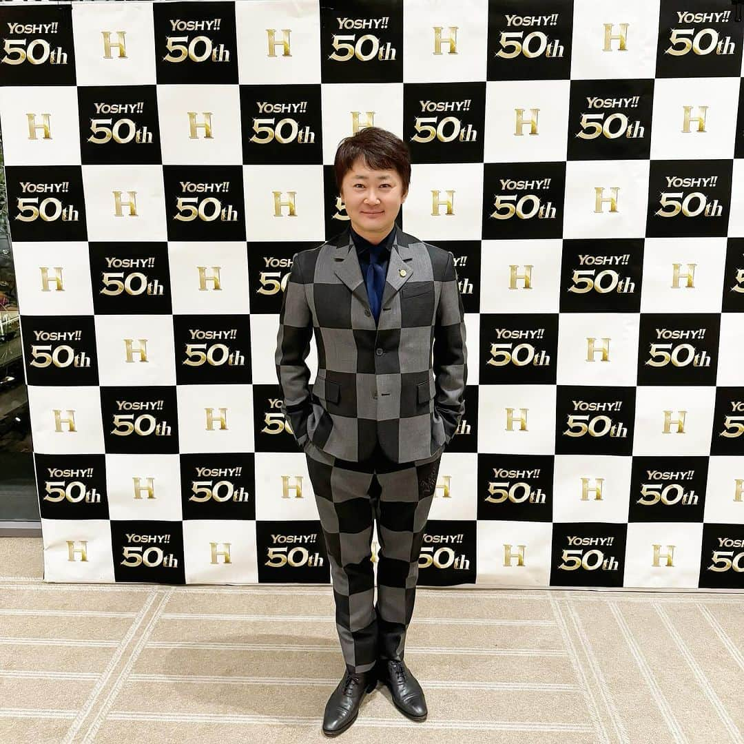 山岸久朗さんのインスタグラム写真 - (山岸久朗Instagram)「僕が弁護士なってうまれてはじめての法律相談をした人の誕生日パーティー行ってきた！おめでとうございます㊗️こんなけ長いおつきあいできて幸せ♡   自分が人生で参加した中で最も盛大な誕生日パーティーやった🥂✨  1枚目は、僕主役ちゃうのに僕のパーティーみたいに写真撮ったったん笑笑  #おはパーまであと4日  #happybirthday  #sorakuen #相楽園」11月14日 17時21分 - yamaben